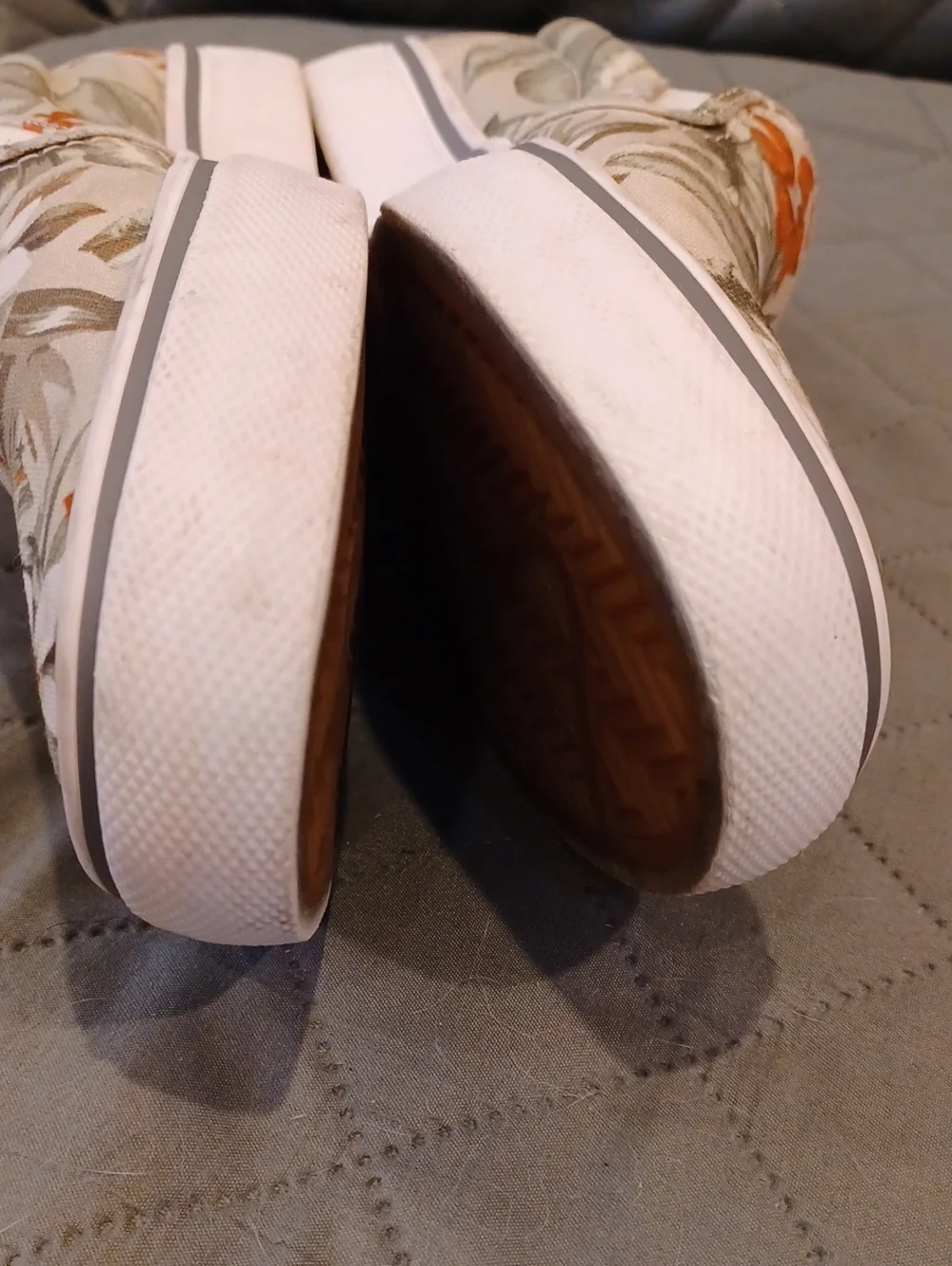 Slip-On Floral Canvas Women's Shoes in Beige Sz 9